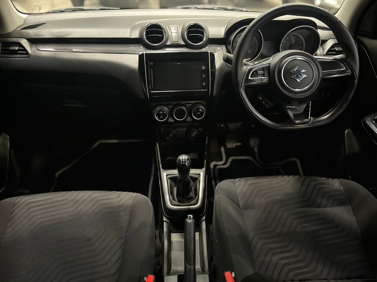 satosugaページ 2023 Suzuki Swift 1.2 GLX Q2FyTGlzdGluZzo1NDQ4OTU R221500 | Avo Auto