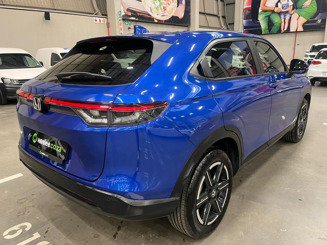 2023 Honda HR-V 1.5 Comfort CVT Q2FyTGlzdGluZzo1NjExNzI R376900
