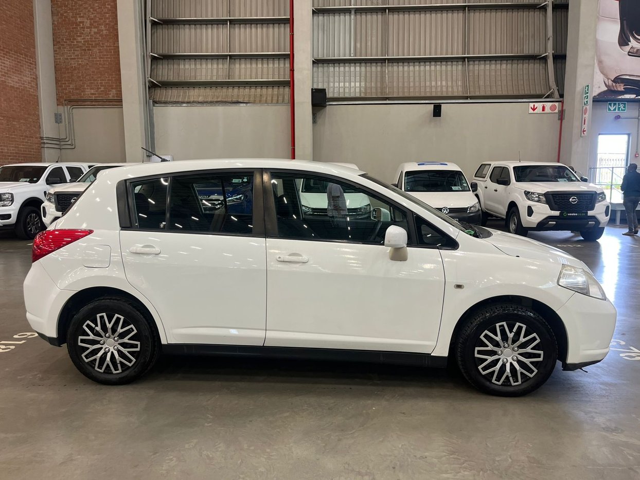2011 Nissan Tiida 1.6 Visia Hatch Back Q2FyTGlzdGluZzo1NjI1NTg R85900 ...
