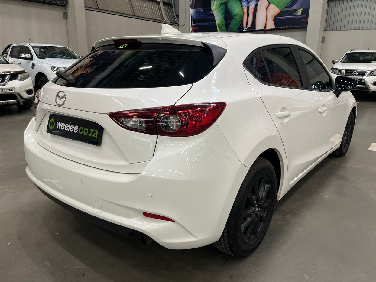 2018 Mazda 3 1.6 L Active Hatch Q2FyTGlzdGluZzo1Nzg0NTY R189900