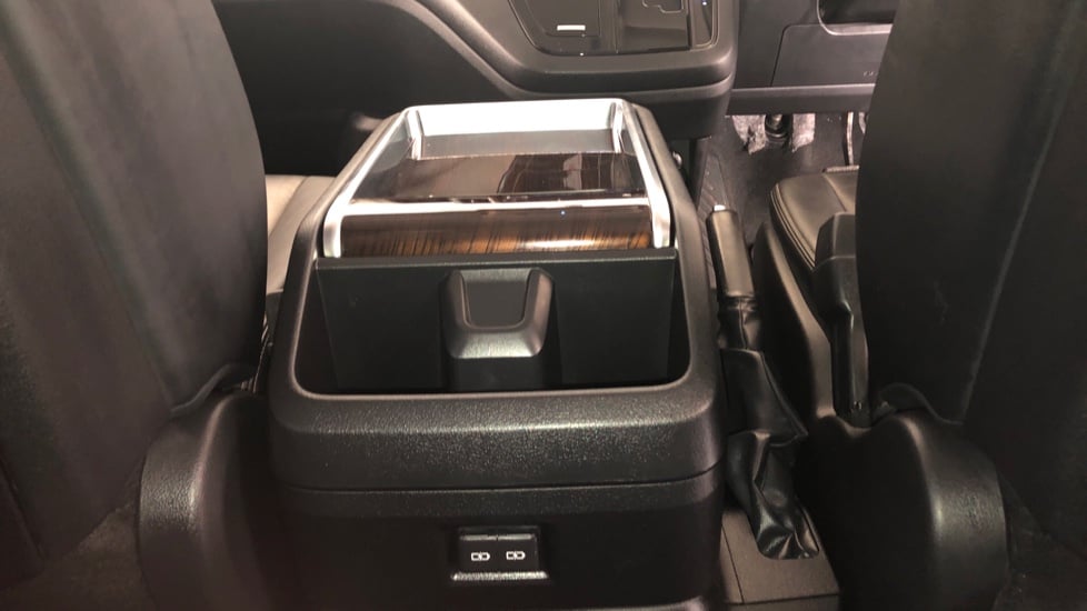 2021 Toyota Quantum 2.8 VX 9 Seater Q2FyTGlzdGluZzoyNjA1MTY