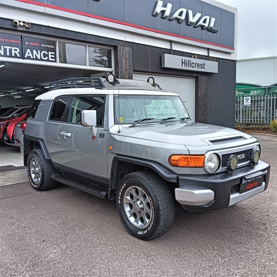 FJ1 シルバー 2011-SILVER-Toyota-FJ-Cruiser-