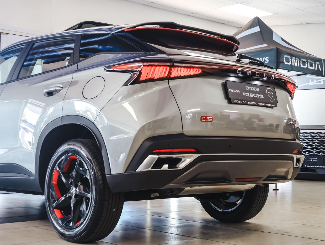 2025 Chery Omoda C5 1.5T Luxury S Q2FyTGlzdGluZzo1MzM3MDU R399900
