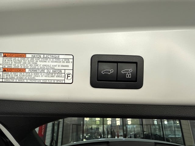 2025 Toyota Corolla Cross 1.8 XR Hybrid Q2FyTGlzdGluZzo1MjYyMTU