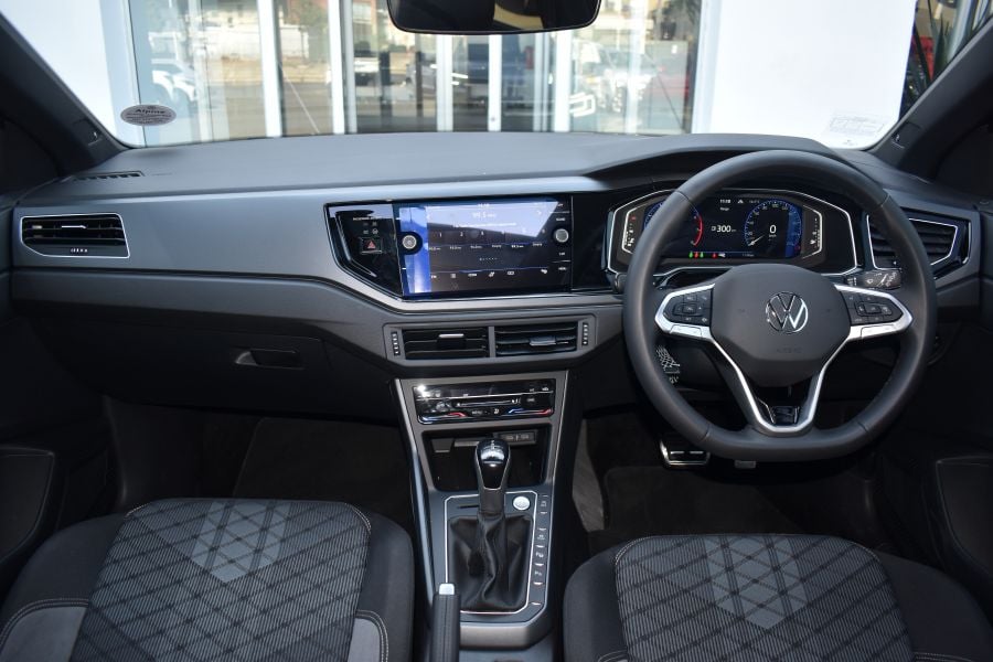 2025 Volkswagen VW Taigo 1.0 TSI R-Line Q2FyTGlzdGluZzo1MTAyMzY R549990 ...