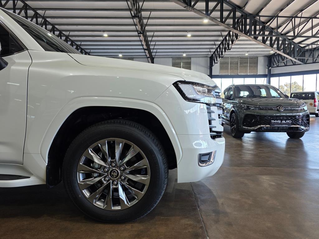 2025 Toyota Land Cruiser 300 V6 3.3D ZX Q2FyTGlzdGluZzo1NzUzMzg