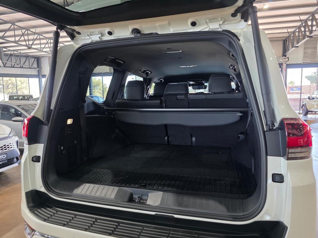 2025 Toyota Land Cruiser 300 V6 3.3D ZX Q2FyTGlzdGluZzo1NzUzMzg
