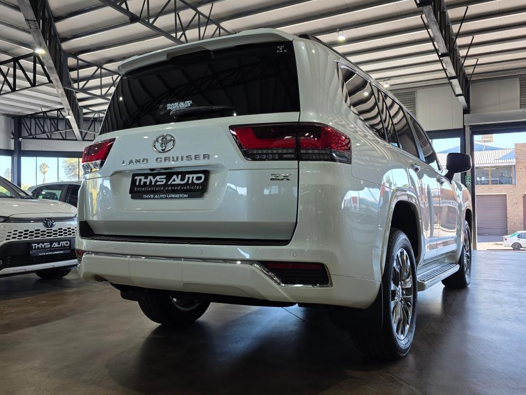 2025 Toyota Land Cruiser 300 V6 3.3D ZX Q2FyTGlzdGluZzo1NzUzMzg