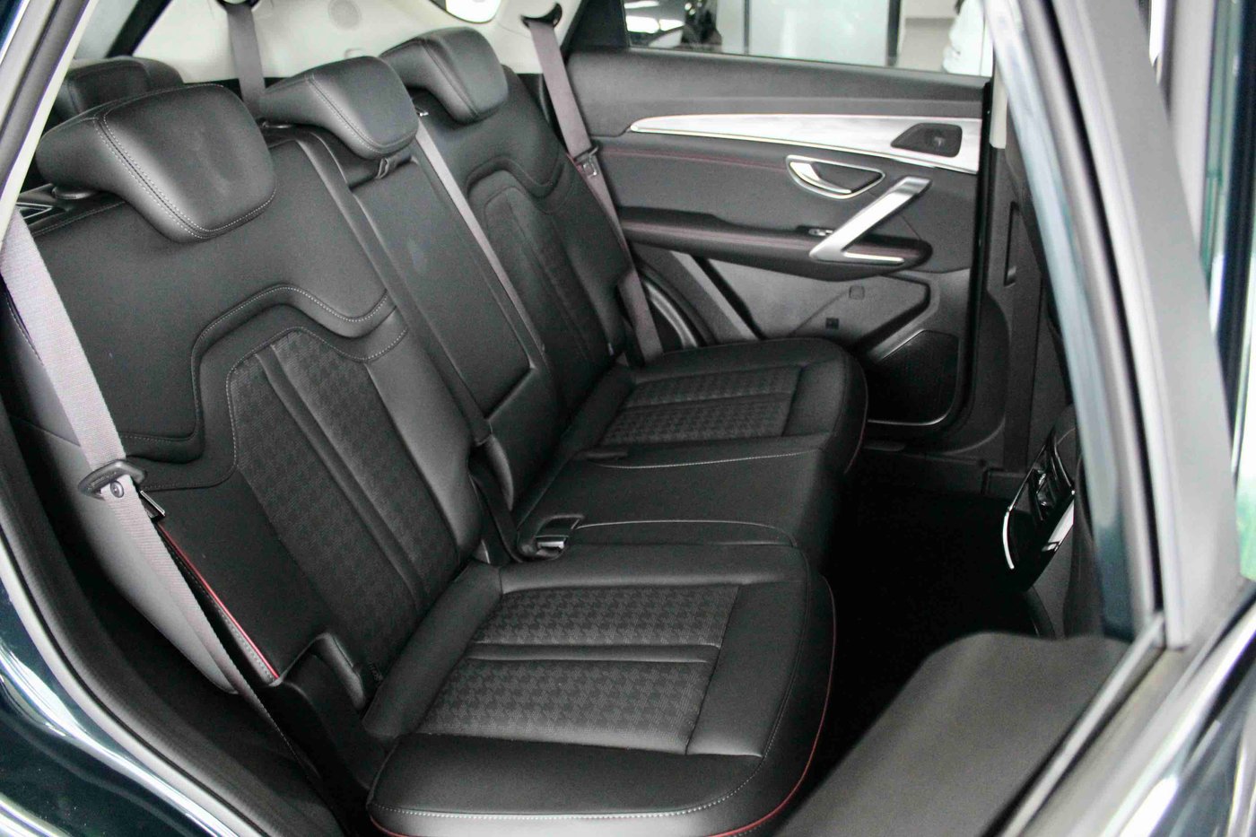 2025 Jetour X70 Plus 1.5T Momentum Q2FyTGlzdGluZzo1MTUwNzU R454900 ...