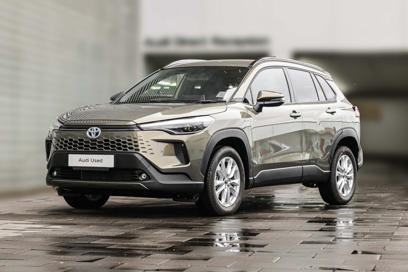 2025 Toyota Corolla Cross 1.8 XS Hybrid Q2FyTGlzdGluZzo1MTExMzg