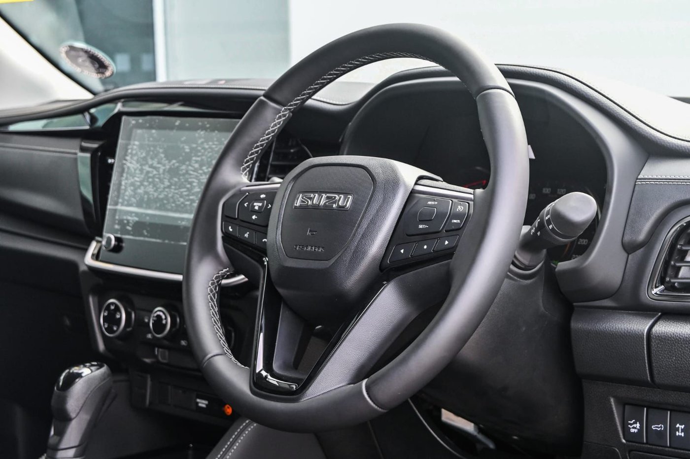 2025 Isuzu MU-X 1.9D LS Auto Q2FyTGlzdGluZzo1Mjc5OTE R699900 | Avo