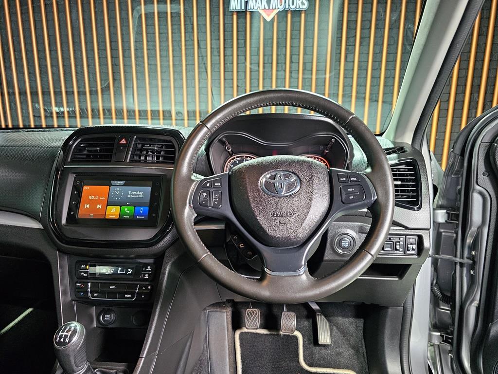 2022 Toyota Urban Cruiser 1.5 XR Q2FyTGlzdGluZzo1MjEzMzA R269900