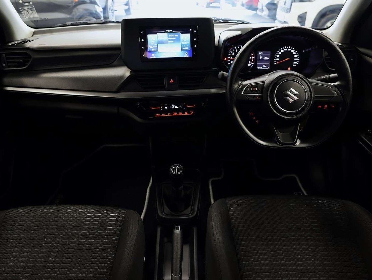2026 Suzuki Swift 1.2 GL Q2FyTGlzdGluZzo1Mjk0NTg R245900 | Avo Auto