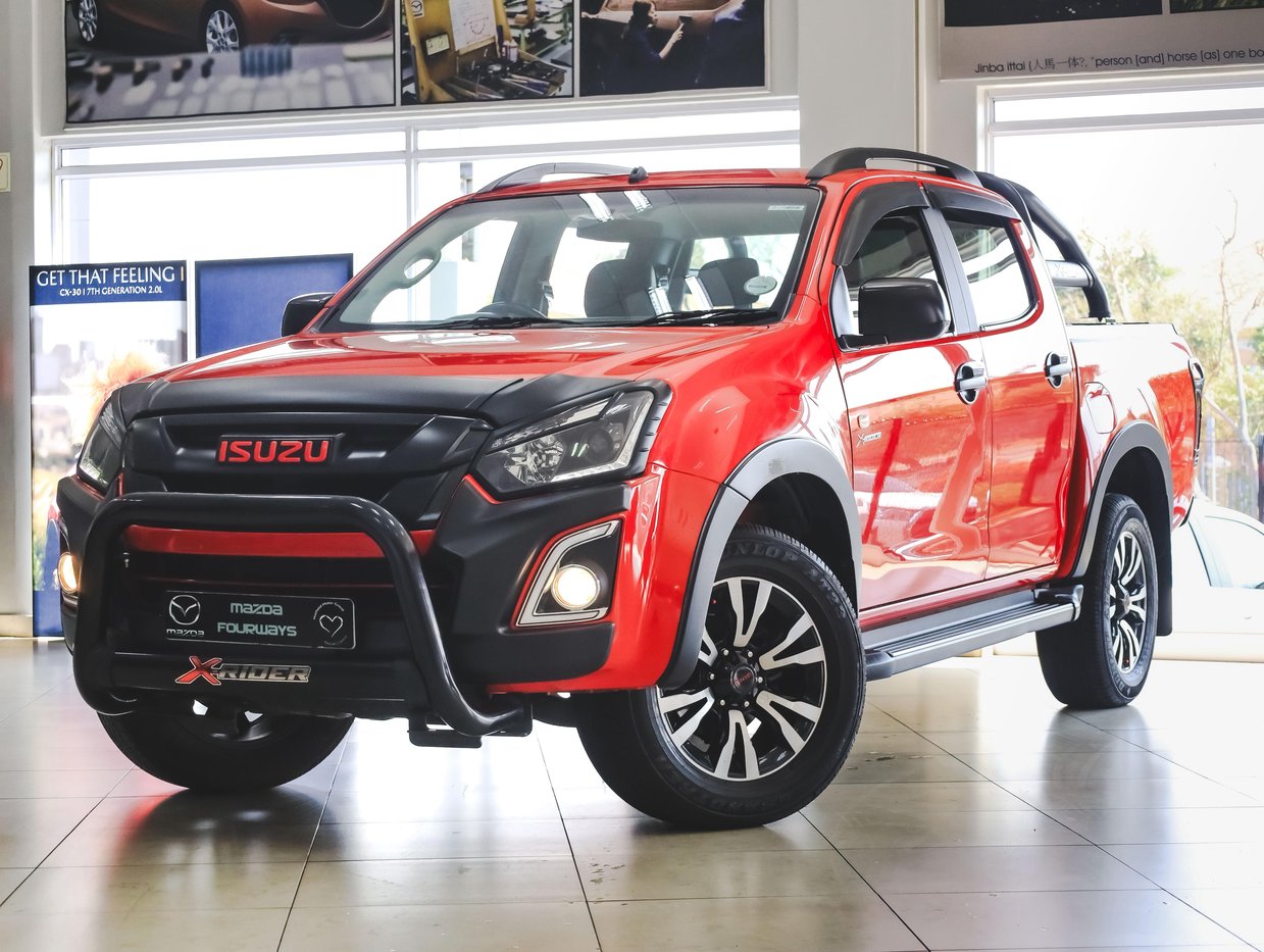 2022-Red-Isuzu-D-MAX-Double-