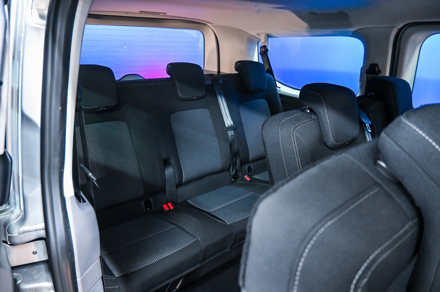 Basic Avo 2025 Volkswagen VW Transporter Kombi 2.0 TDi Basic Auto 125kW ...