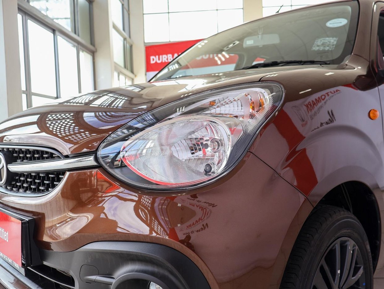 2024 Toyota Vitz 1.0 XR Q2FyTGlzdGluZzo1MzM2MzQ R199990 | Avo Auto