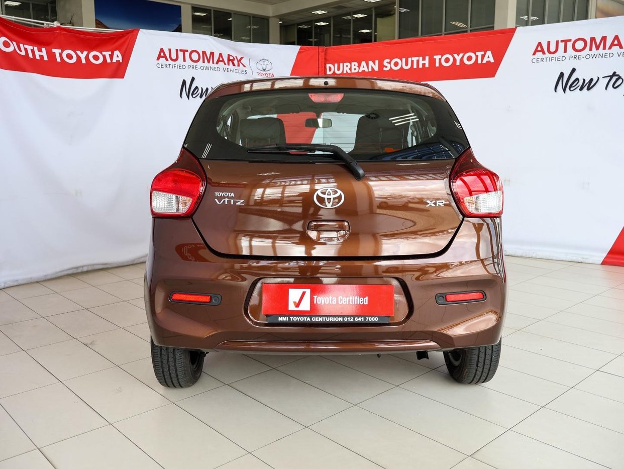 2024 Toyota Vitz 1.0 XR Q2FyTGlzdGluZzo1MzM2MzQ R199990 | Avo Auto