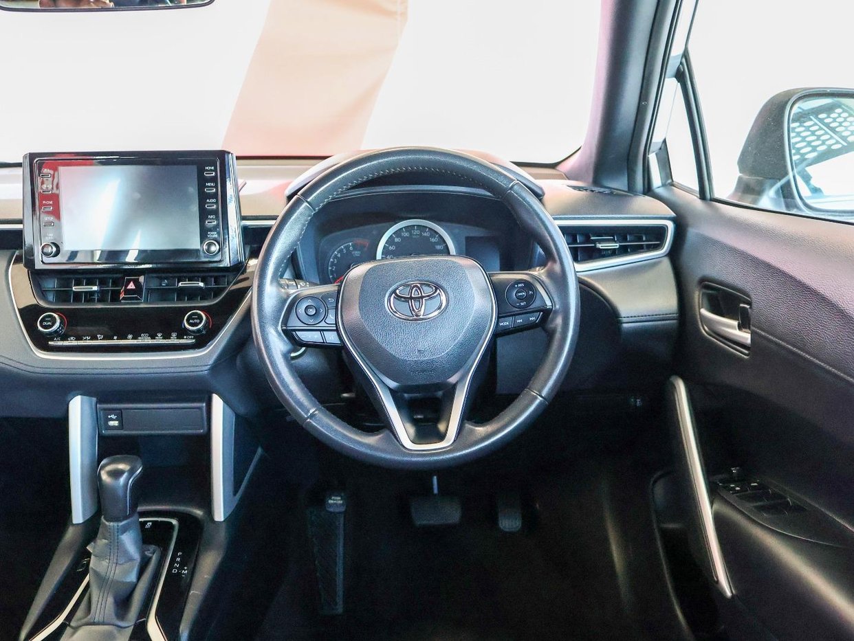 取引ページ 2024 Toyota Corolla Cross 1.8 XS Q2FyTGlzdGluZzo1MzgwMzI R379990
