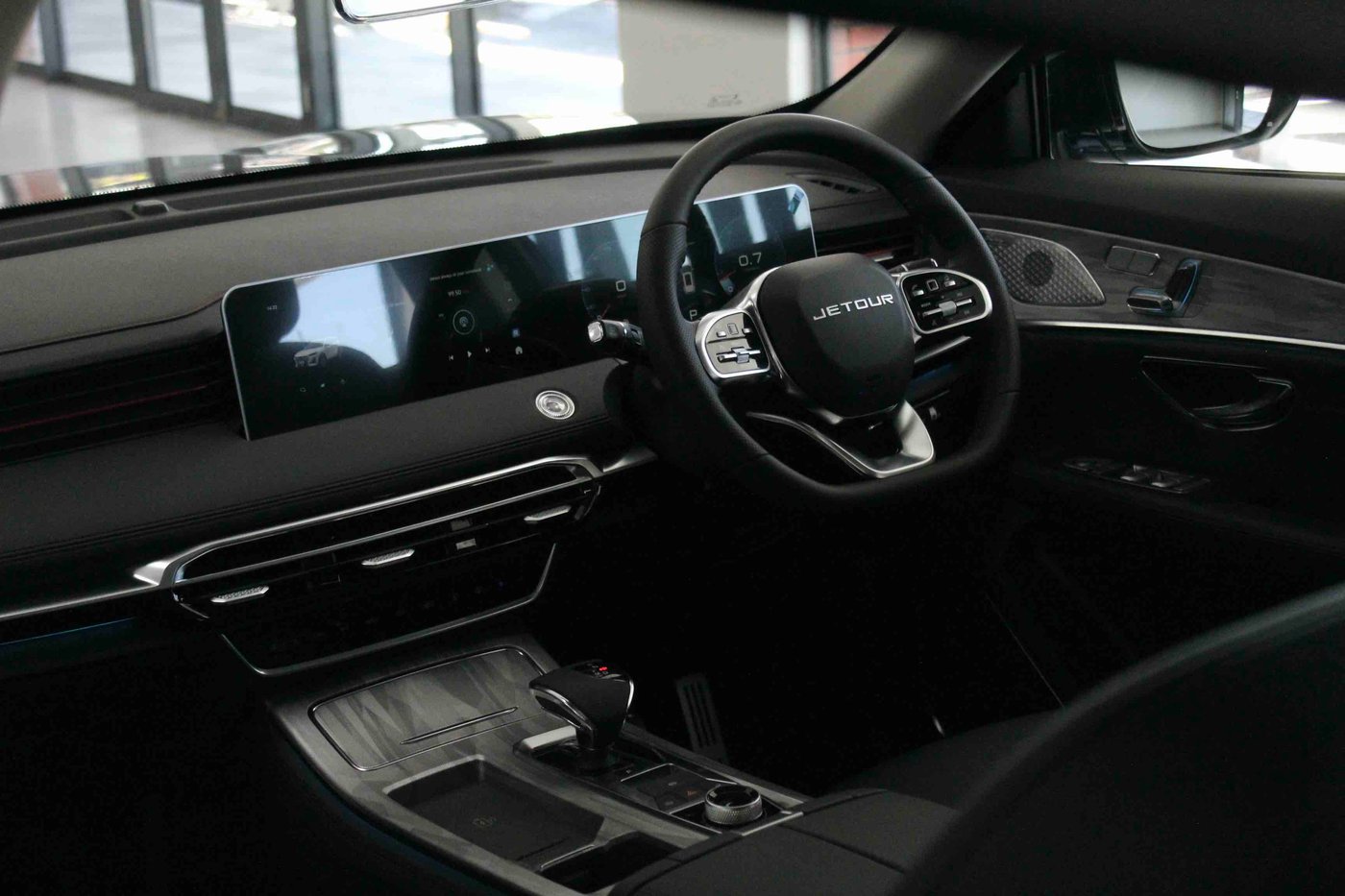 2026 Jetour X70 Plus 1.5T Deluxe Q2FyTGlzdGluZzo1NDI0NzY R459900