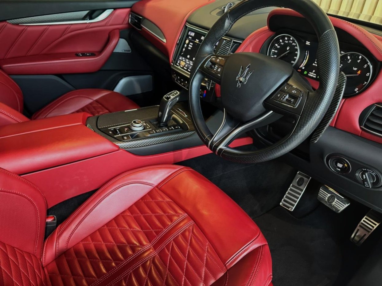 2022 Maserati Levante Trofeo Q2FyTGlzdGluZzo1NTM1NzE R2999900