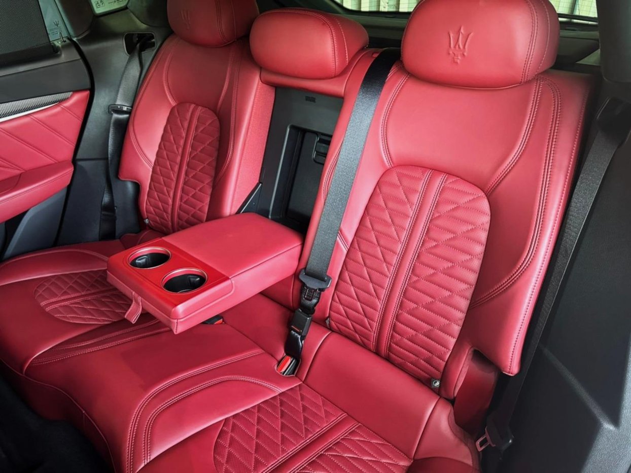 2022 Maserati Levante Trofeo Q2FyTGlzdGluZzo1NTM1NzE R2999900