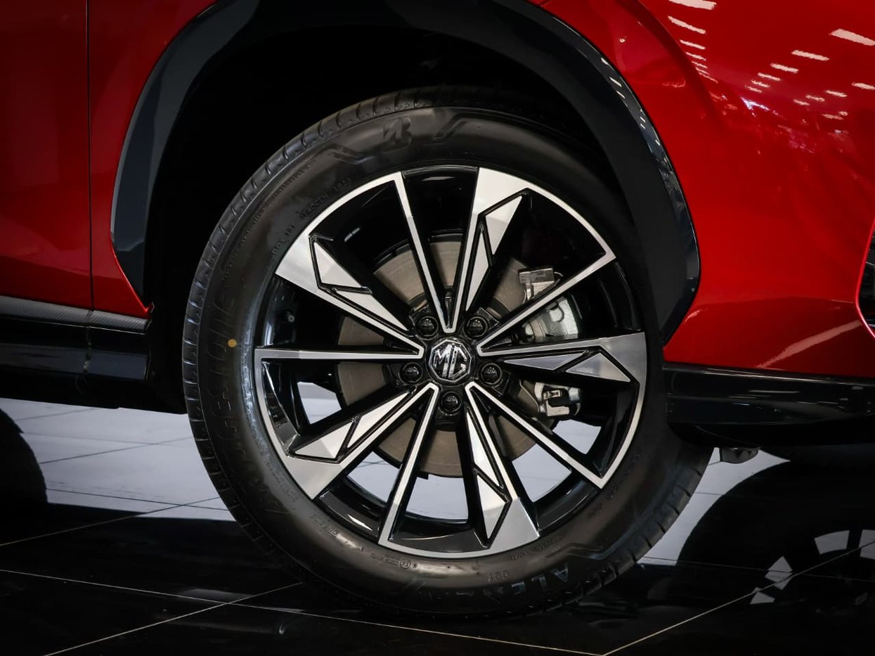 Lux Auto Restyling 2025 MG HS HG 1.5T Lux Auto Q2FyTGlzdGluZzo1NTYwMjU R534900 | Avo Auto