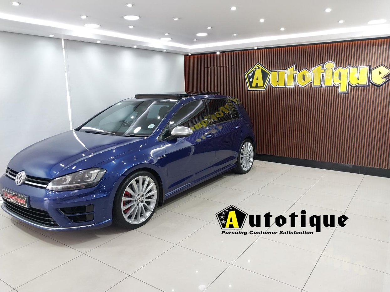 2016-Blue-Volkswagen-Golf-R-20