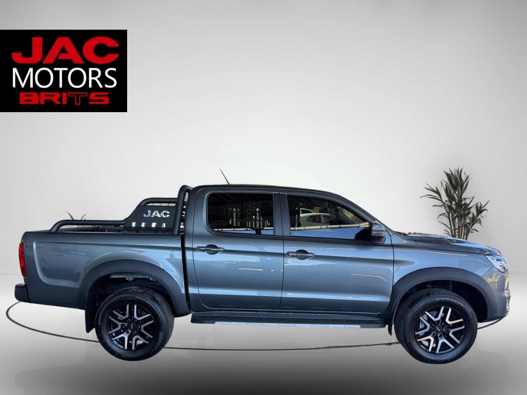 2025-Grey-JAC-T8-Double-Cab-