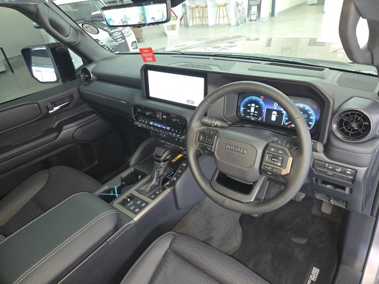 2026 Toyota Prado VX-R 2.8GD Auto Q2FyTGlzdGluZzo1NzI5NDA R1609900