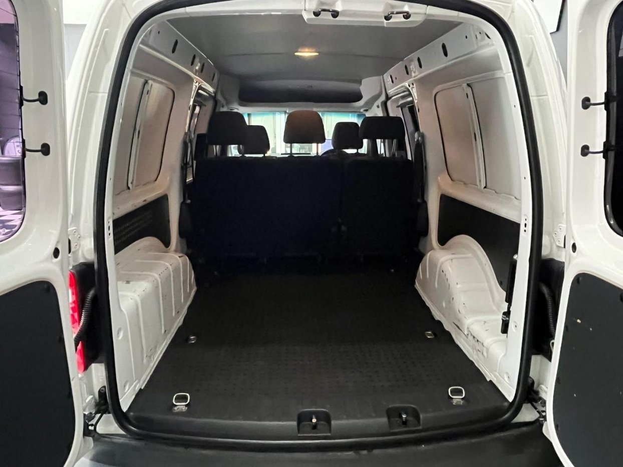 2021 Volkswagen VW Caddy 2.0 TDi Maxi Crewbus Q2FyTGlzdGluZzo1NzQyMjA ...