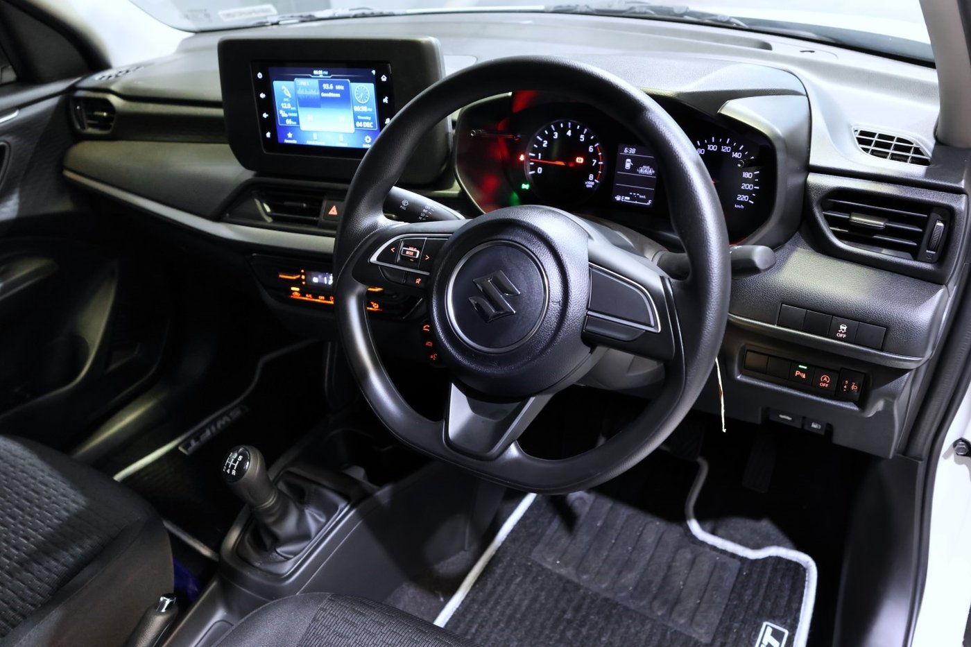 2025 Suzuki Swift 1.2 GL Q2FyTGlzdGluZzo1NzcyMjY R249990 | Avo Auto