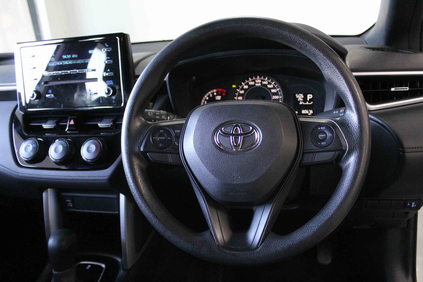 2022 Toyota Corolla Cross 1.8 XI Q2FyTGlzdGluZzo1NzU3NDI R299900