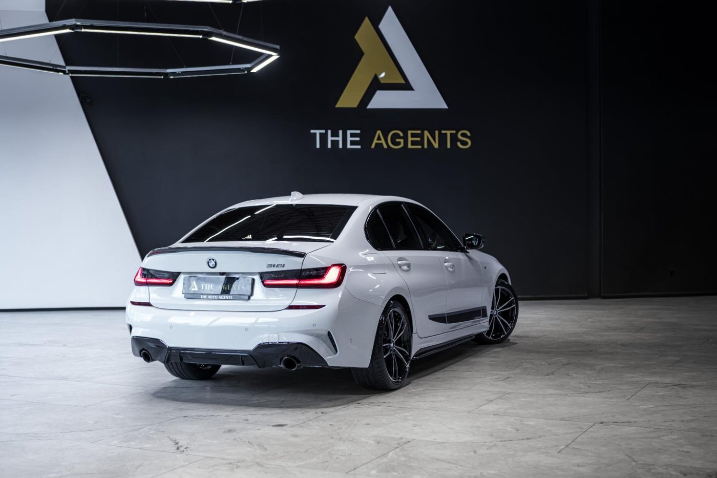 2021-White-BMW-3-Series-318i-M