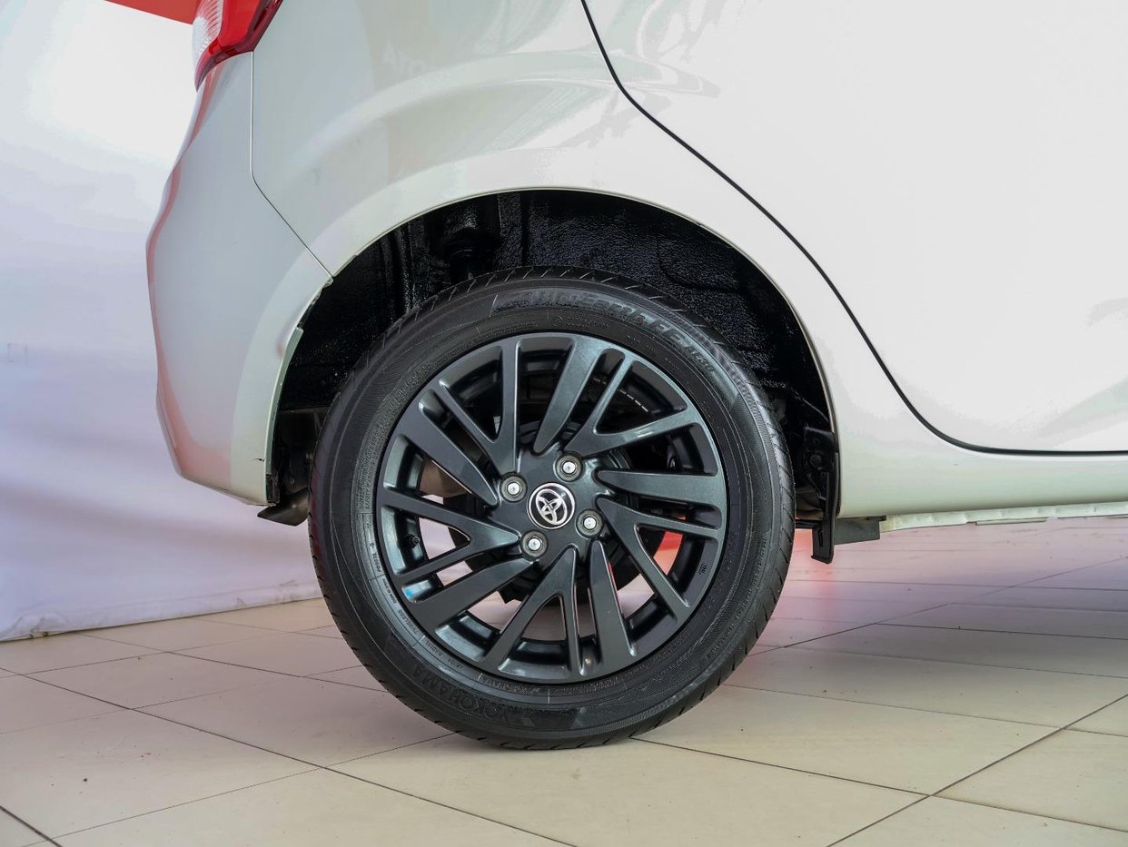 2025 Toyota Vitz 1.0 XR Q2FyTGlzdGluZzo1ODA1Mjk R209990 | Avo Auto