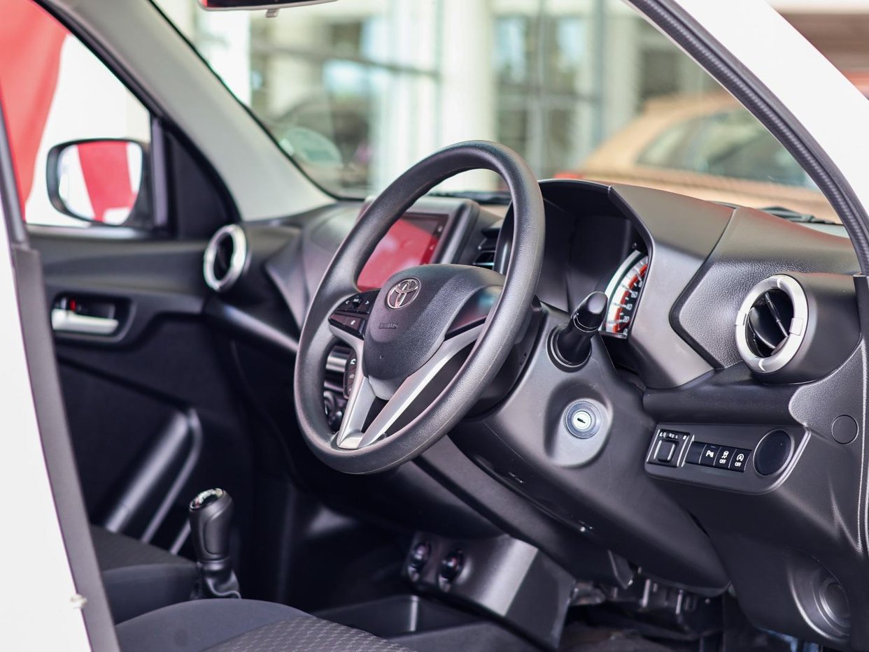 2025 Toyota Vitz 1.0 XR Q2FyTGlzdGluZzo1ODMwNDE R205990 | Avo Auto