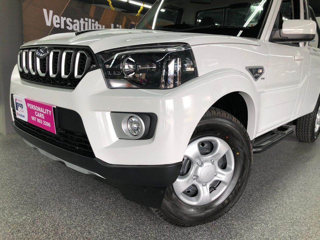 2025-White-Mahindra-Pik-up-22-