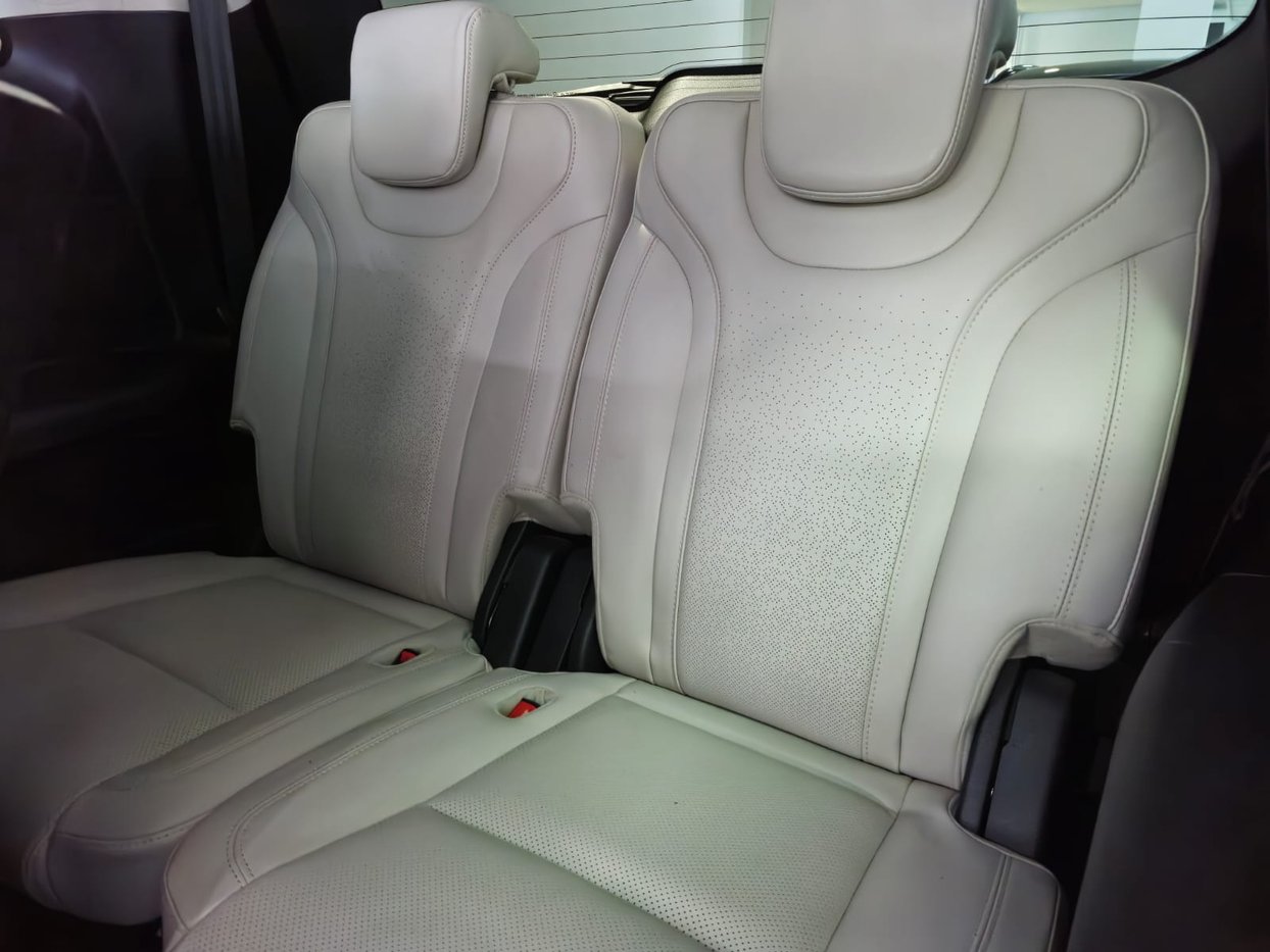 2025 Mahindra XUV 700 2.0 AX7L Auto 7 Seater Q2FyTGlzdGluZzo1ODM5NjI ...