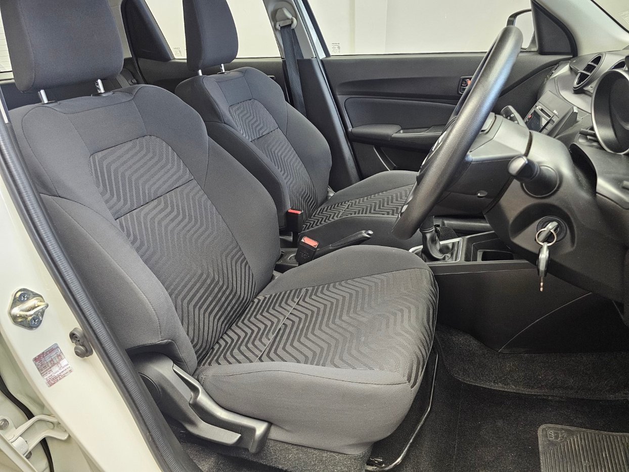 Swift 24 Model 2024 Suzuki Swift 1.2 GL Hatch Q2FyTGlzdGluZzo1OTM4NDU R199900 | Avo Auto