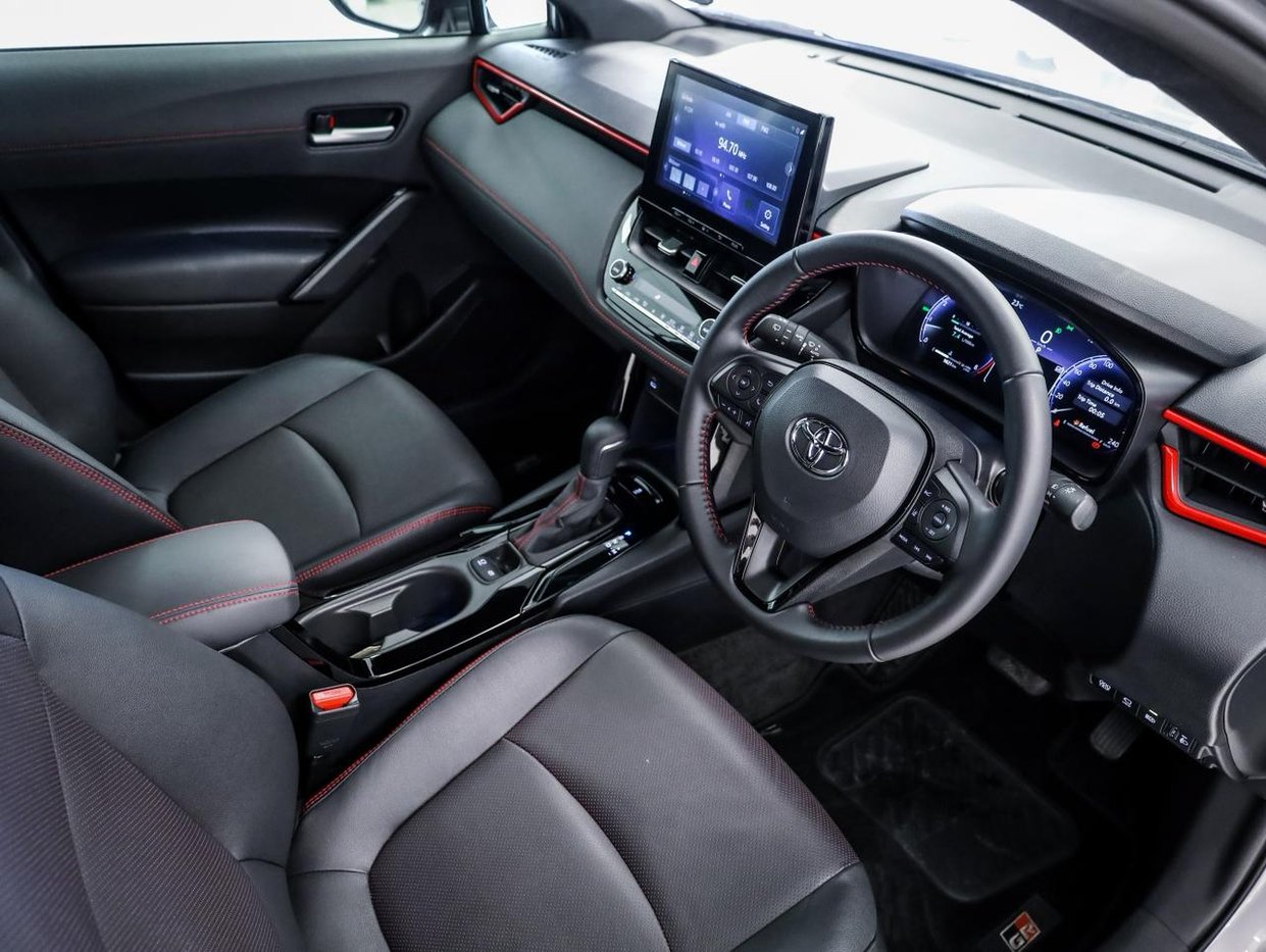 2025 Toyota Corolla Cross 1.8 GR-S Q2FyTGlzdGluZzo2MzYyMjg R439500
