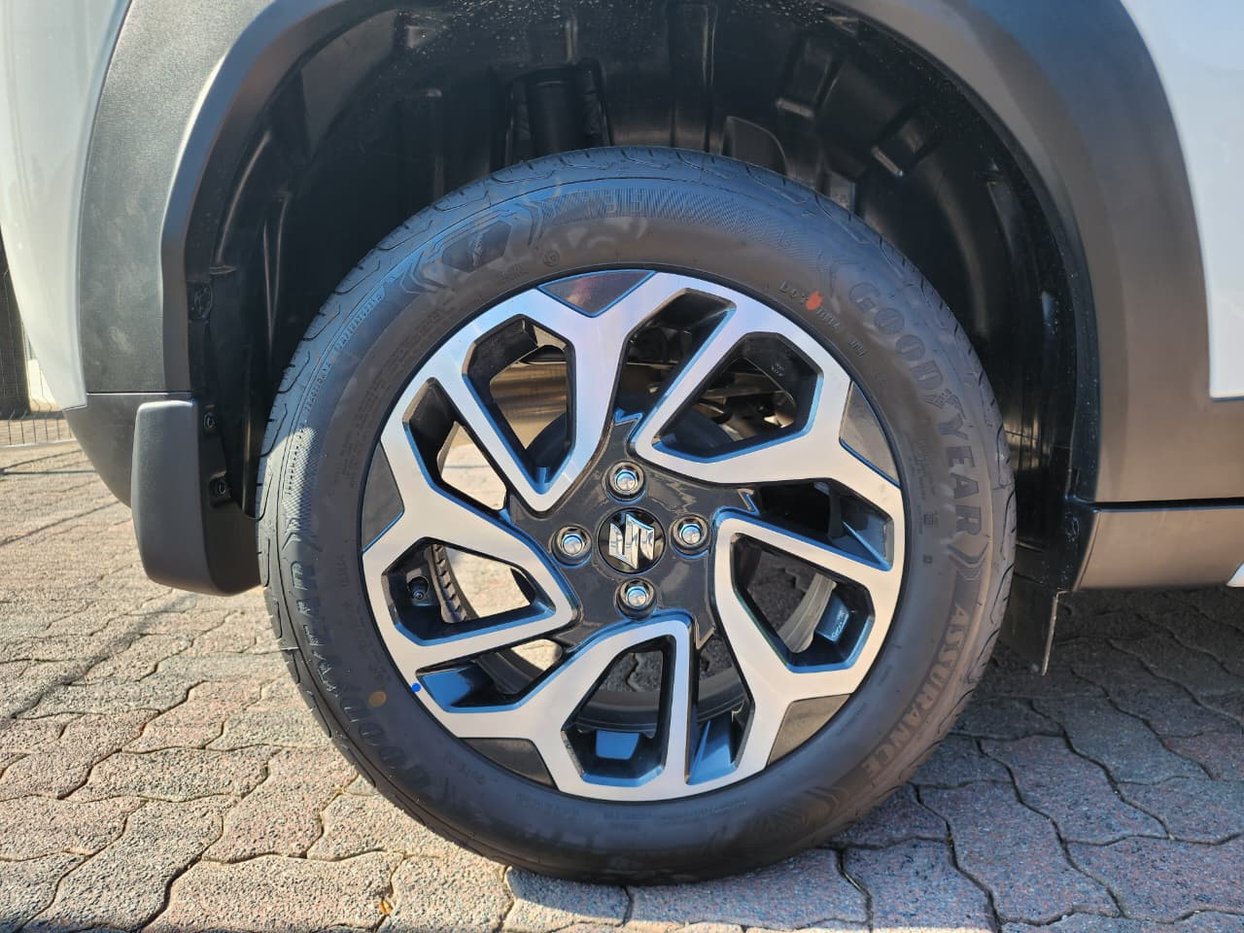 2026 Suzuki Fronx 1.5 GLX Auto Q2FyTGlzdGluZzo2MTEzNzQ R351900