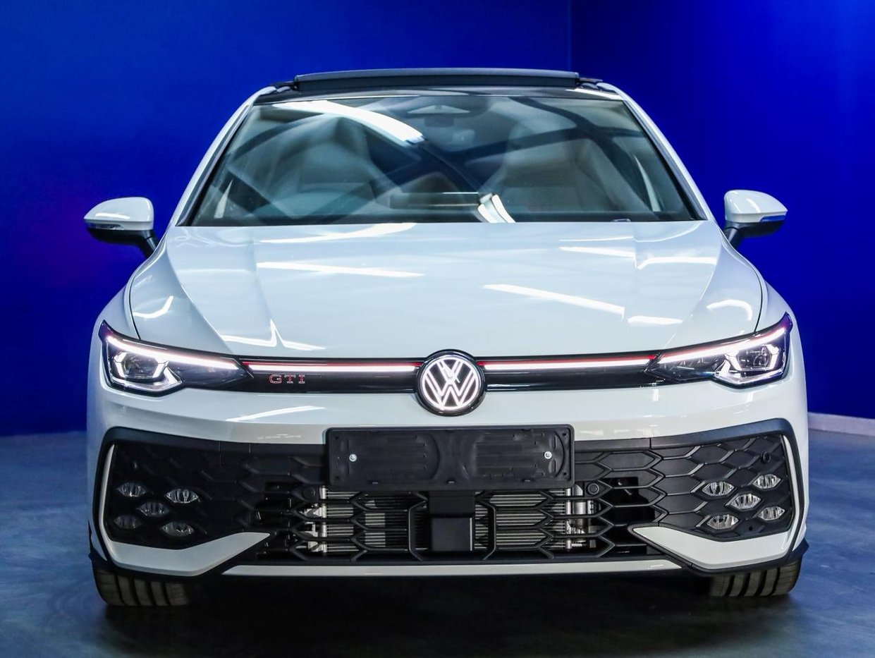 2026 Volkswagen VW Golf 8 GTI 2.0 TSi DSG Q2FyTGlzdGluZzo2MTg4ODU