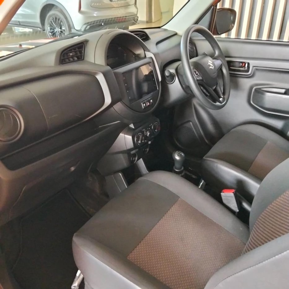 2026 Suzuki S-Presso 1.0 GL Plus Q2FyTGlzdGluZzo2MzgyNzg R169900