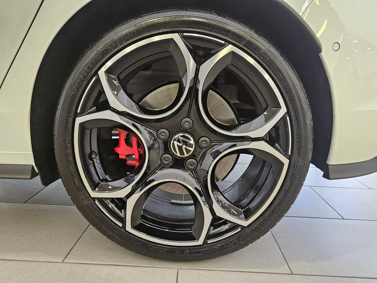 2026 Volkswagen VW Golf 8 GTI 2.0 TSi DSG Q2FyTGlzdGluZzo2NjUxMjg