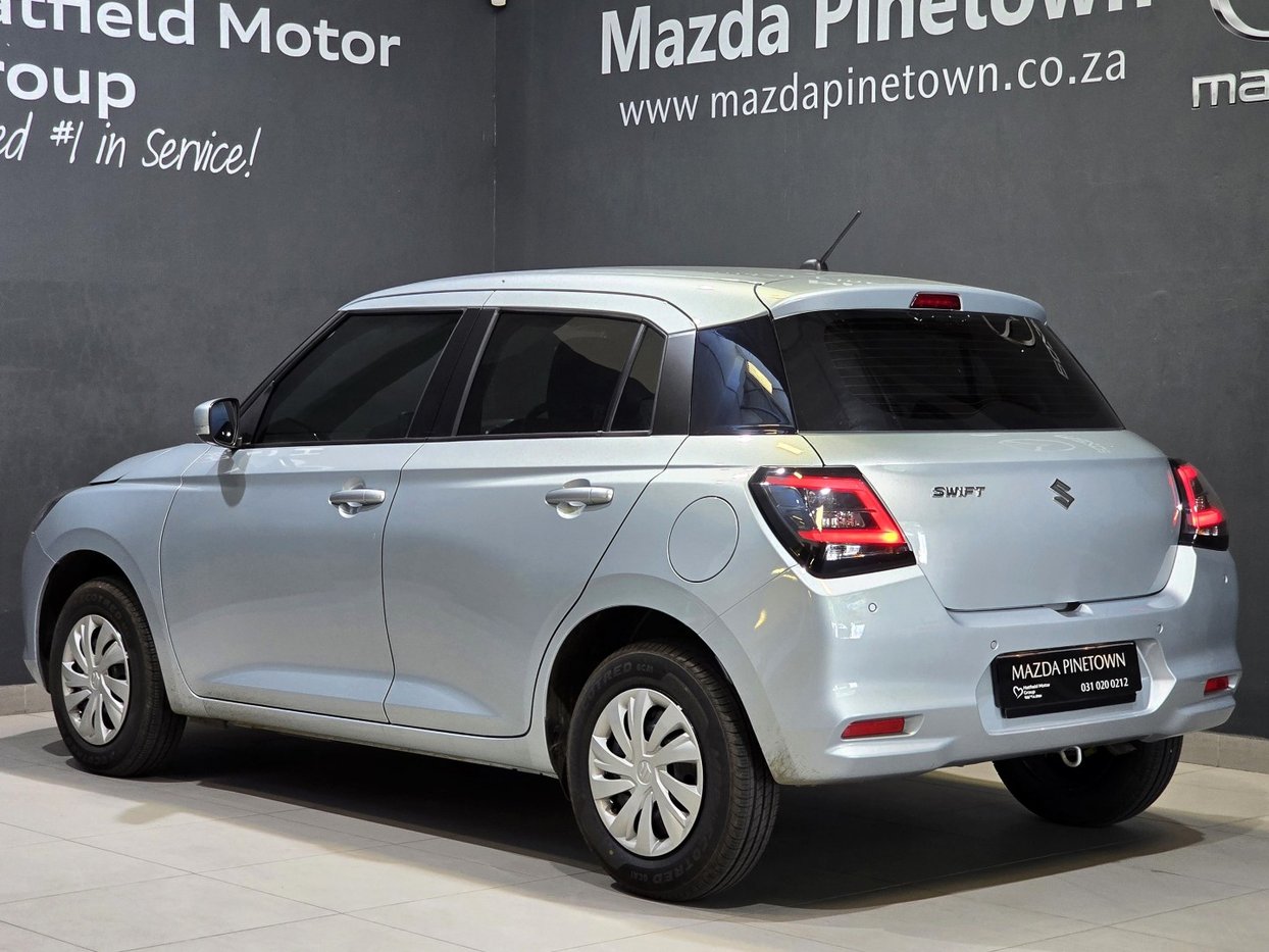 2026 Suzuki Swift 1.2 GL Q2FyTGlzdGluZzo2ODkyNzI R229990 | Avo Auto
