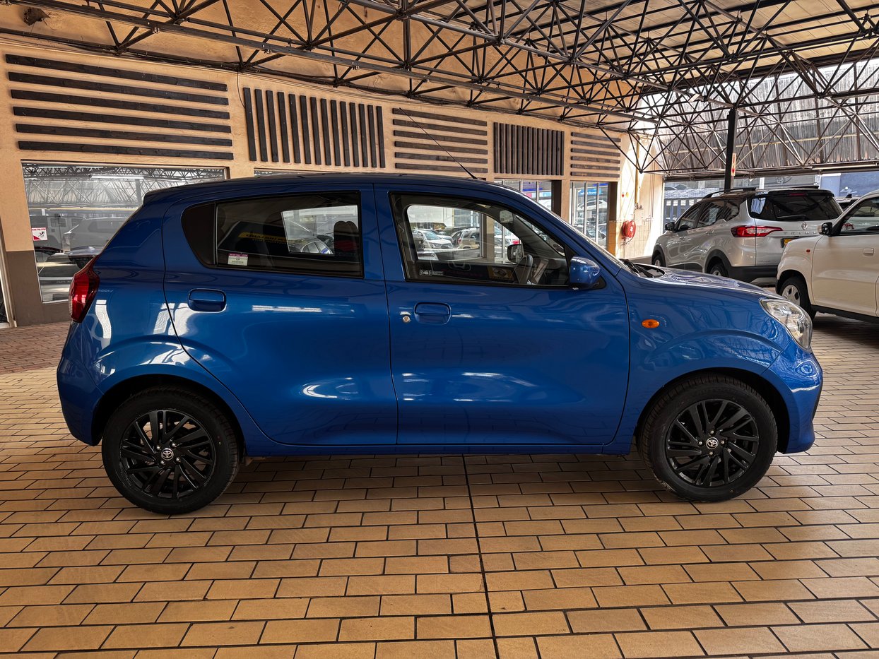 2024 Toyota Vitz 1.0 XR Q2FyTGlzdGluZzo1NDI5MDg R185900 | Avo Auto