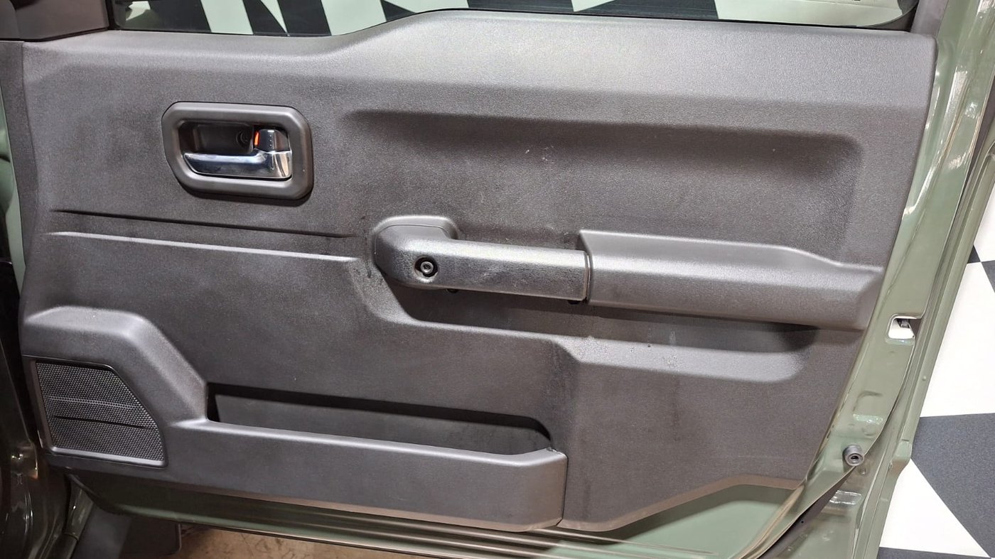 2023 Suzuki Jimny 1.5 GLX 5 Doors Q2FyTGlzdGluZzozMTAxMzY R429900