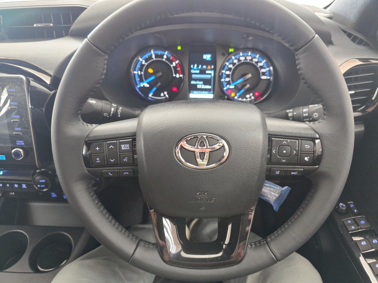 2025 Toyota Hilux Legend 2.8 GD-6 RB Legend 55 Auto 4x4 ...