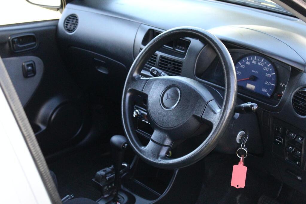 2005 Daihatsu Charade CXL Auto Q2FyTGlzdGluZzo0MTkzNzk R79995