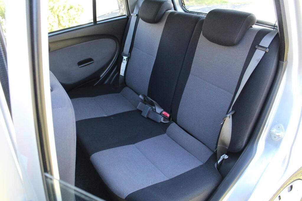 2005 Daihatsu Charade CXL Auto Q2FyTGlzdGluZzo0MTkzNzk R79995