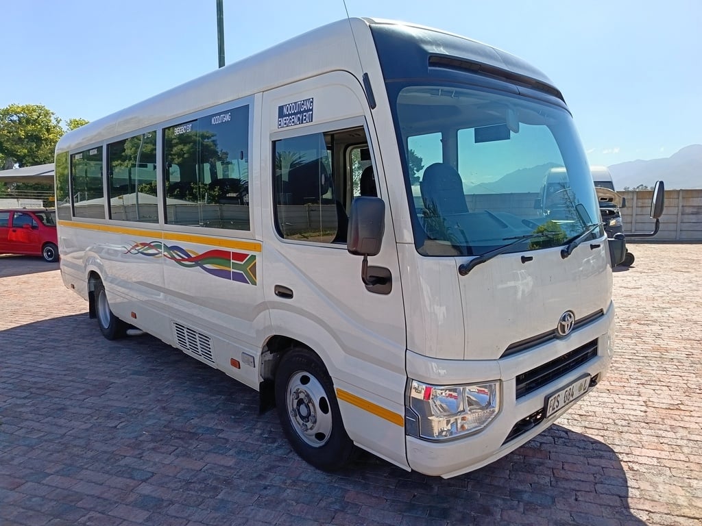 2023 Toyota Coaster 4.0D 23 Seater Q2FyTGlzdGluZzo1NDY1NTI R899995
